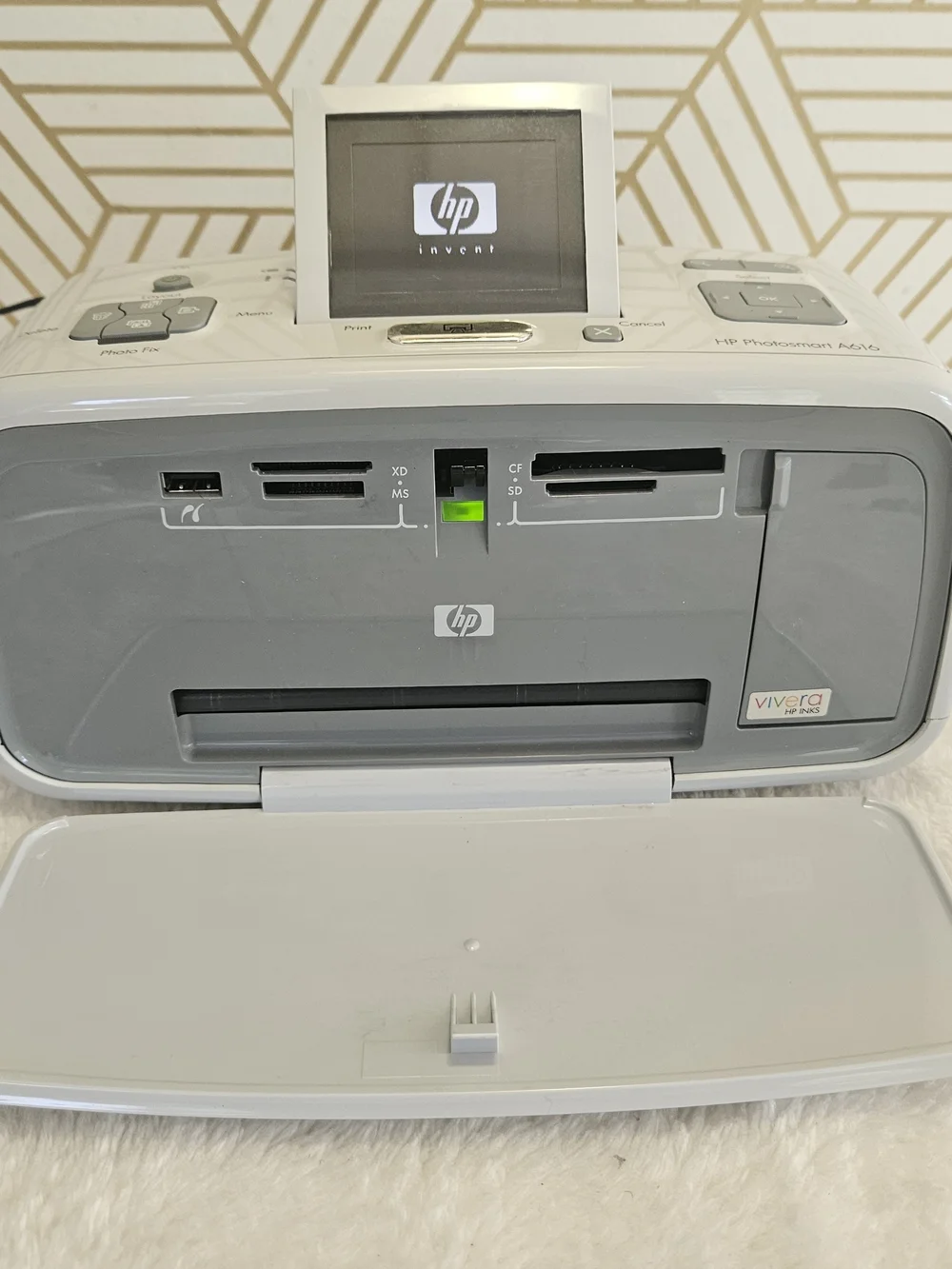HP Photosmart A616 Compact Photo Printer - White and Gray